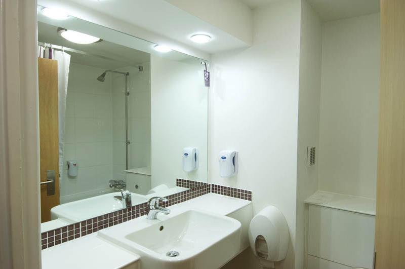 Premier Inn イブシャム エクステリア 写真