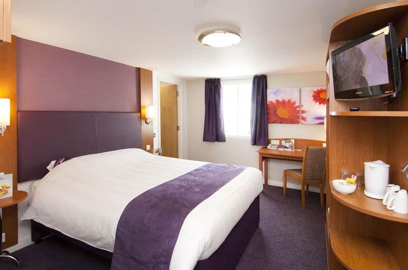 Premier Inn イブシャム エクステリア 写真