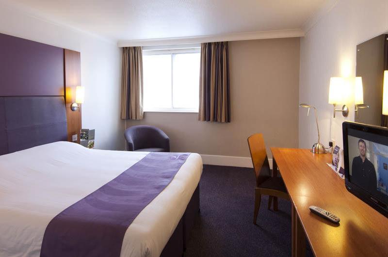 Premier Inn イブシャム エクステリア 写真