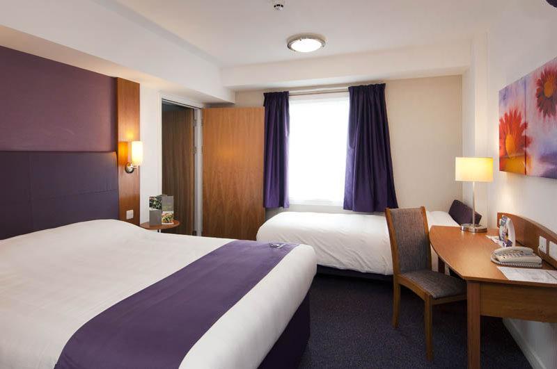 Premier Inn イブシャム エクステリア 写真