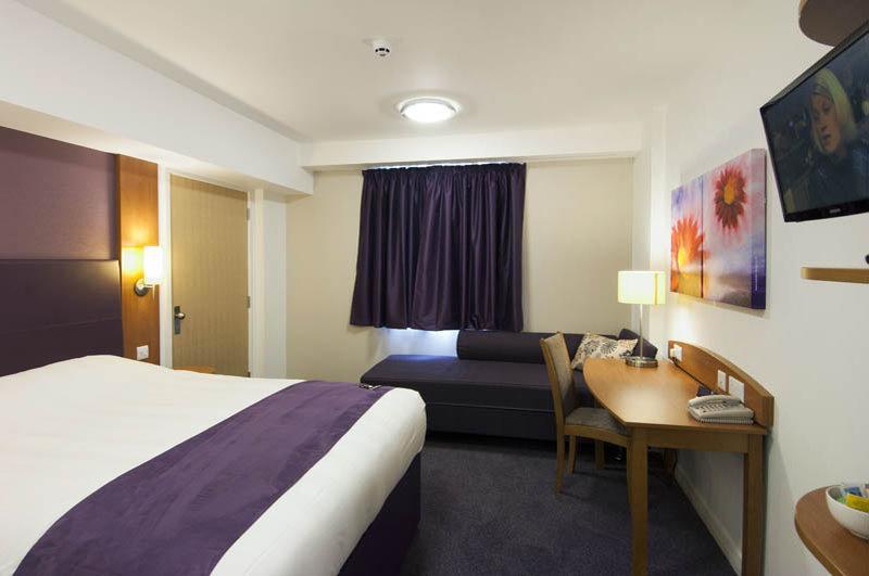 Premier Inn イブシャム エクステリア 写真